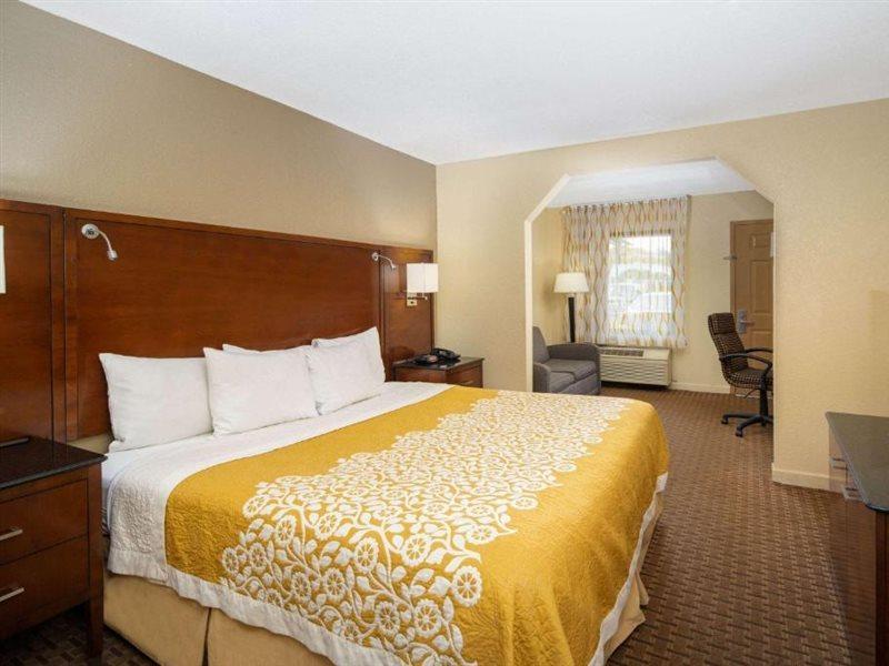 Days Inn By Wyndham Thomaston Eksteriør bilde